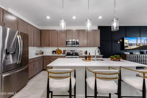 Kitchen - 651 N Ironwood Dr #7, Apache Junction, AZ 85120 photo 6 of 9