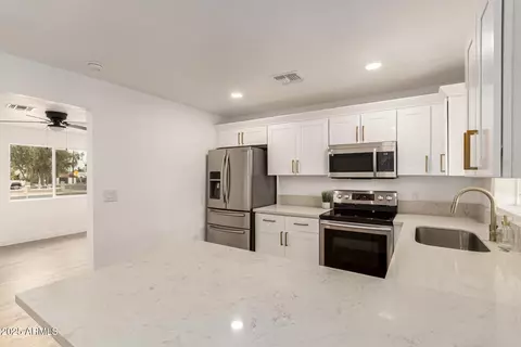 325 W Vineyard Rd, Phoenix, AZ 85041 photo 11