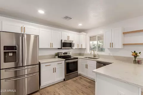 325 W Vineyard Rd, Phoenix, AZ 85041 photo 9