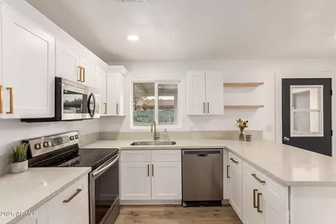 325 W Vineyard Rd, Phoenix, AZ 85041 photo 12