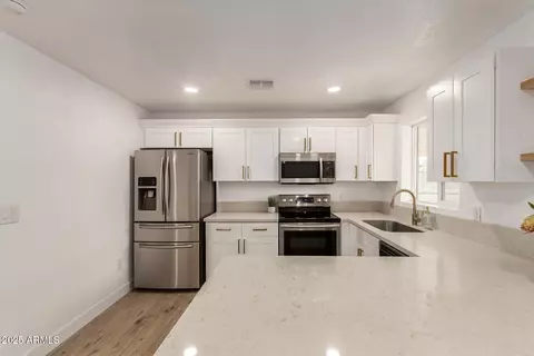 325 W Vineyard Rd, Phoenix, AZ 85041 photo 10