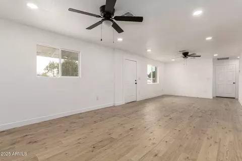 325 W Vineyard Rd, Phoenix, AZ 85041 photo 6