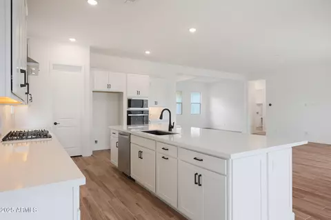 Kitchen - 44717 N 44th Dr, Phoenix, AZ 85087 photo 4 of 5