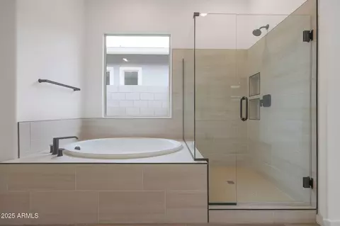 Bath - 44717 N 44th Dr, Phoenix, AZ 85087 photo 3 of 4