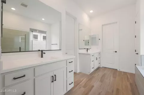 Bath - 44717 N 44th Dr, Phoenix, AZ 85087 photo 2 of 4