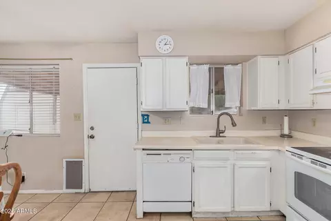 Kitchen - 1004 S Ironwood Dr, Apache Junction, AZ 85120 photo 3 of 3