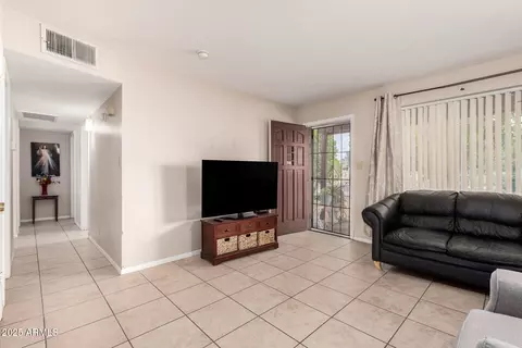 Living - 1004 S Ironwood Dr, Apache Junction, AZ 85120 photo 2 of 3