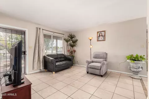 Living - 1004 S Ironwood Dr, Apache Junction, AZ 85120 photo 1 of 3