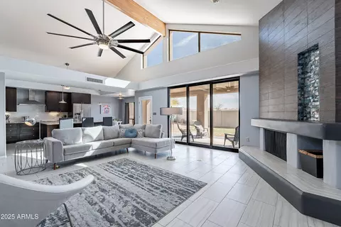 Living - 1219 E Seminole Dr, Phoenix, AZ 85022 photo 3 of 4