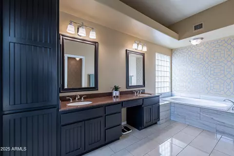 Bath - 1219 E Seminole Dr, Phoenix, AZ 85022 photo 1 of 5