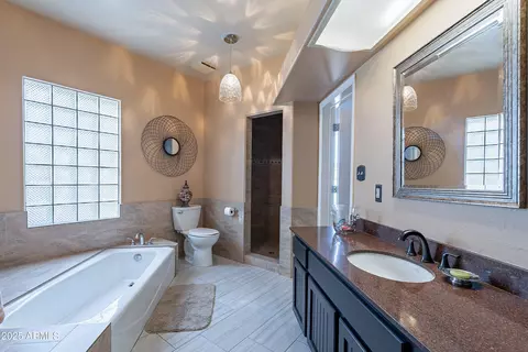 Bath - 1219 E Seminole Dr, Phoenix, AZ 85022 photo 4 of 5