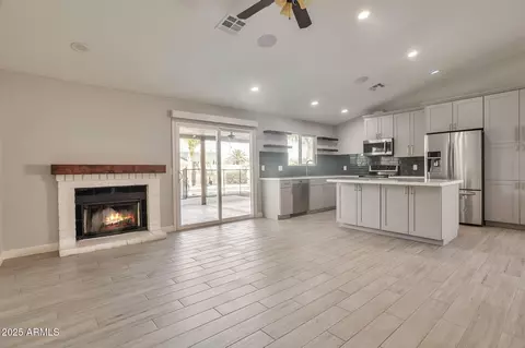 726 E Aire Libre Ave, Phoenix, AZ 85022 photo 3