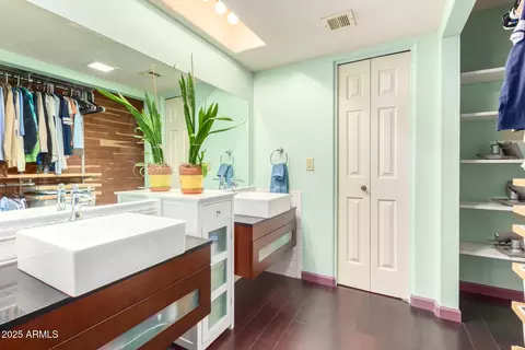 Bath - 3101 E Acoma Dr, Phoenix, AZ 85032 photo 1 of 3