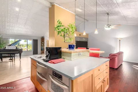 Kitchen - 3101 E Acoma Dr, Phoenix, AZ 85032 photo 3 of 4