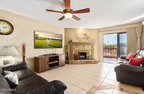 3031 N Civic Center Plz #261, Scottsdale, AZ 85251