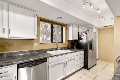 3031 N Civic Center Plz #261, Scottsdale, AZ 85251