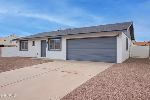 Exterior - 702 N Evergreen St, Gilbert, AZ 85233 photo 5 of 9