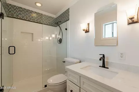 Bath - 204 E Del Rio Dr, Tempe, AZ 85282 photo 1 of 3