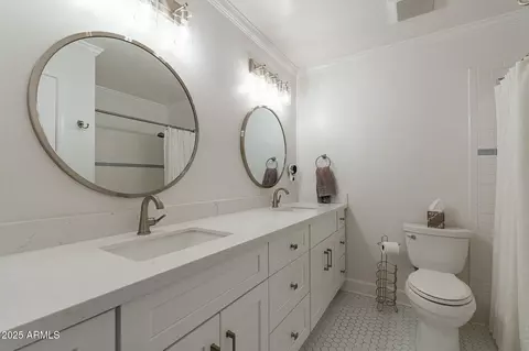Bath - 204 E Del Rio Dr, Tempe, AZ 85282 photo 3 of 3
