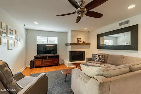 Living - 204 E Del Rio Dr, Tempe, AZ 85282 photo 4 of 7