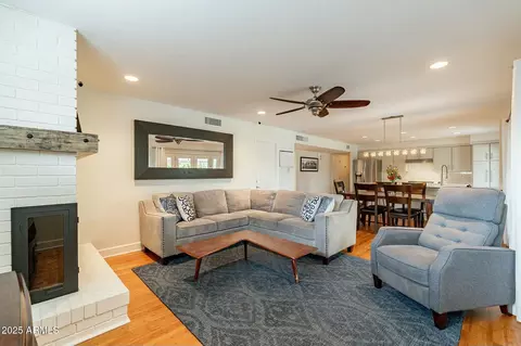 Living - 204 E Del Rio Dr, Tempe, AZ 85282 photo 6 of 7