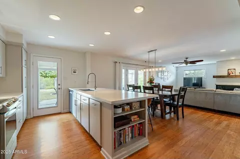 Kitchen - 204 E Del Rio Dr, Tempe, AZ 85282 photo 1 of 5