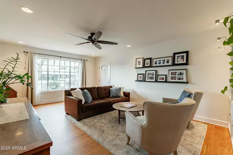 Living - 204 E Del Rio Dr, Tempe, AZ 85282 photo 3 of 7