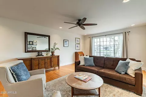 Living - 204 E Del Rio Dr, Tempe, AZ 85282 photo 2 of 7