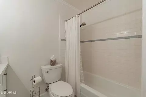 Bath - 204 E Del Rio Dr, Tempe, AZ 85282 photo 2 of 3
