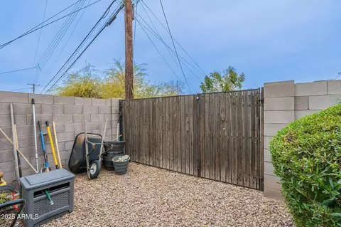 Exterior - 204 E Del Rio Dr, Tempe, AZ 85282 photo 8 of 16