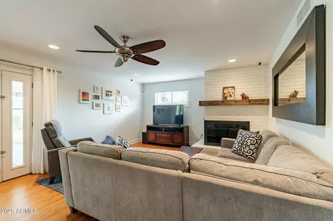 Living - 204 E Del Rio Dr, Tempe, AZ 85282 photo 5 of 7