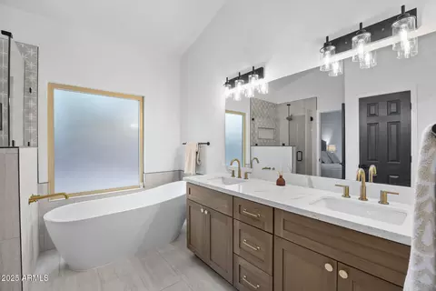 Bath - 567 W Laredo Ave, Gilbert, AZ 85233 photo 4 of 5