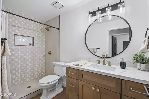 Bath - 567 W Laredo Ave, Gilbert, AZ 85233 photo 1 of 5