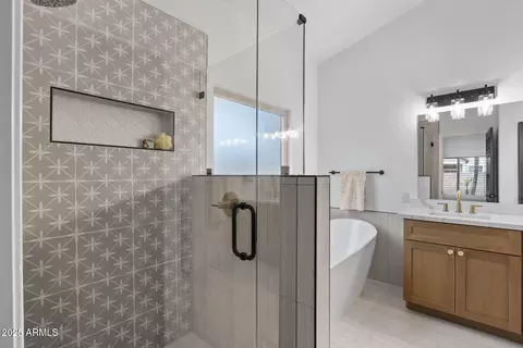 Bath - 567 W Laredo Ave, Gilbert, AZ 85233 photo 2 of 5
