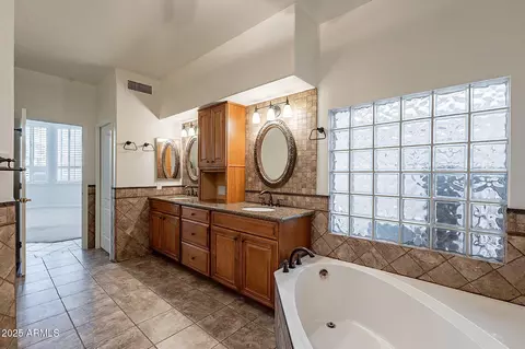 Bath - 4552 E Chuckwalla Cyn, Phoenix, AZ 85044 photo 2 of 5
