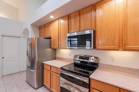 Kitchen - 4552 E Chuckwalla Cyn, Phoenix, AZ 85044 photo 3 of 7