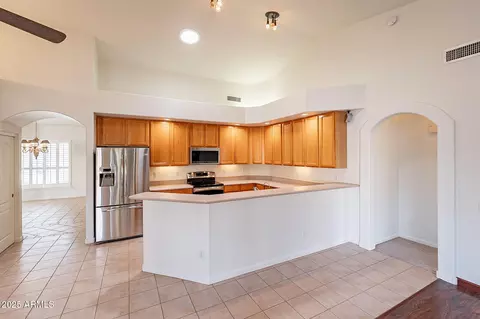 Kitchen - 4552 E Chuckwalla Cyn, Phoenix, AZ 85044 photo 2 of 7
