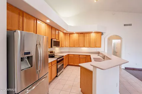 Kitchen - 4552 E Chuckwalla Cyn, Phoenix, AZ 85044 photo 1 of 7