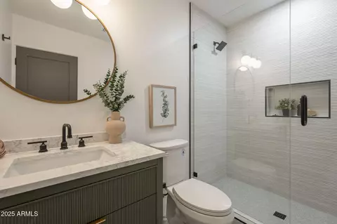 Bath - 2902 E Pierson St, Phoenix, AZ 85016 photo 5 of 5