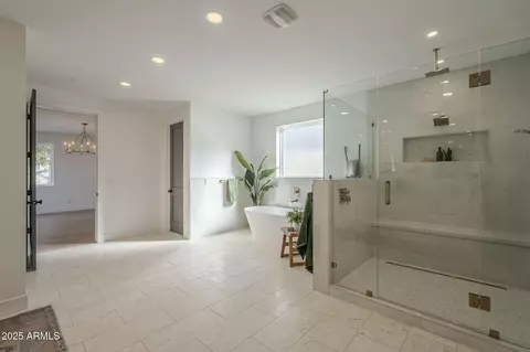 Bath - 2902 E Pierson St, Phoenix, AZ 85016 photo 1 of 5