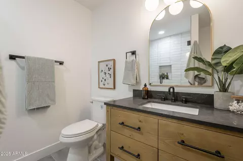 Bath - 2902 E Pierson St, Phoenix, AZ 85016 photo 4 of 5