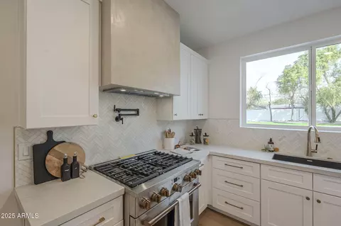 Kitchen - 2902 E Pierson St, Phoenix, AZ 85016 photo 2 of 3