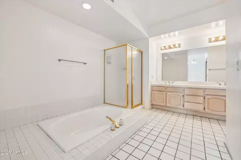 Bath - 6717 E Saddleback Cir, Mesa, AZ 85215 photo 2 of 3