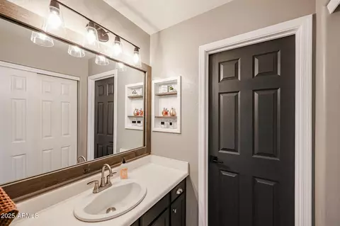Bath - 853 E Ross Ave, Phoenix, AZ 85024 photo 4 of 7