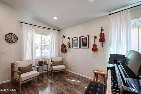 Living - 853 E Ross Ave, Phoenix, AZ 85024 photo 1 of 2