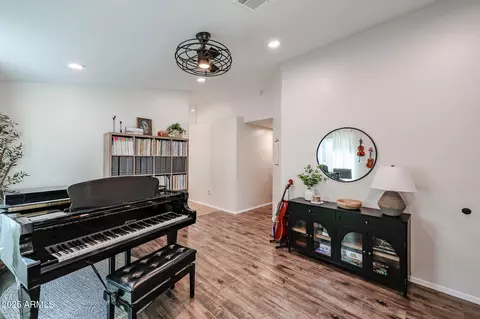 Entry Way - 853 E Ross Ave, Phoenix, AZ 85024 photo 2 of 2