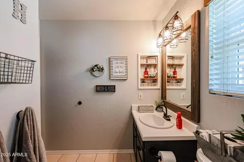Bath - 853 E Ross Ave, Phoenix, AZ 85024 photo 2 of 7