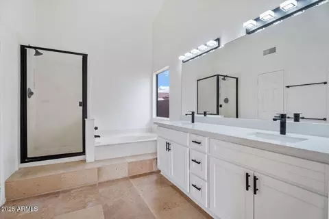 Bath - 3913 E Goldfinch Gate Ln, Phoenix, AZ 85044 photo 1 of 2