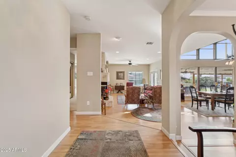 Entry Way - 2231 E Orangewood Ave, Phoenix, AZ 85020 photo 3 of 5