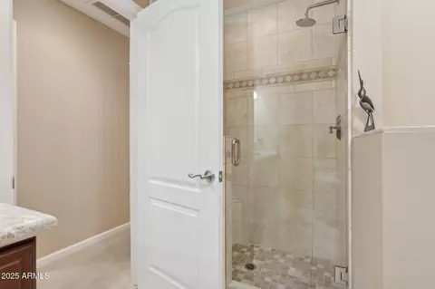 Bath - 2231 E Orangewood Ave, Phoenix, AZ 85020 photo 1 of 4